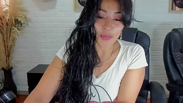 Snapshot of Aisha_09 chatting on 03.05.25 Aisha 09 online show from 03.05.25