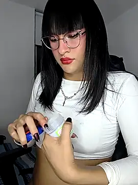 Kiitygirl online show from 10.30.25