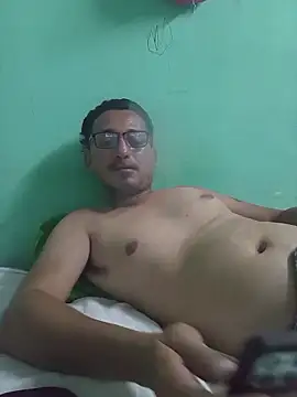 Andresguz35 online show from 11.18.25