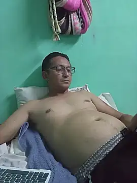 Snapshot of Andresguz35 chatting on 01.16.26 Andresguz35 online show from 01.16.26