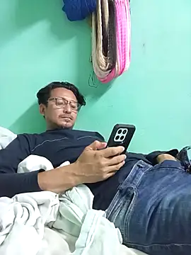 Snapshot of Andresguz35 chatting on 02.02.26 Andresguz35 online show from 02.02.26