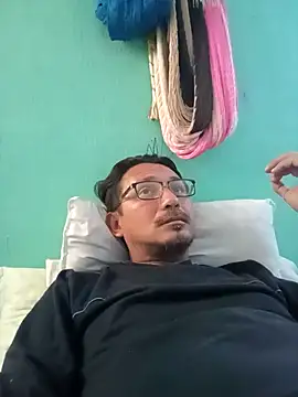 Snapshot of Andresguz35 chatting on 02.02.26 Andresguz35 online show from 02.02.26