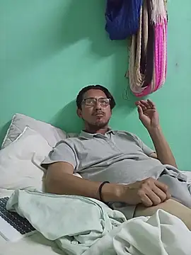 Snapshot of Andresguz35 chatting on 02.05.26 Andresguz35 online show from 02.05.26