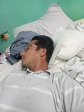 Snapshot of Andresguz35 chatting on 02.15.26 Andresguz35 online show from 02.15.26