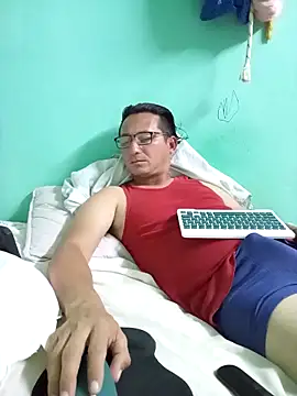 Snapshot of Andresguz35 chatting on 03.10.26 Andresguz35 online show from 03.10.26