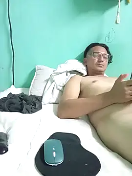 Snapshot of Andresguz35 chatting on 03.12.26 Andresguz35 online show from 03.12.26