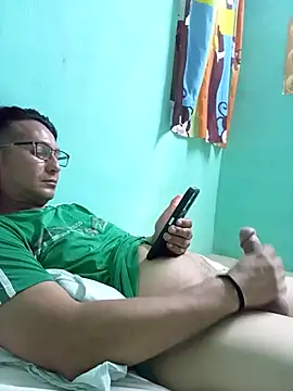 Snapshot of Andresguz35 chatting on 03.17.26 Andresguz35 online show from 03.17.26