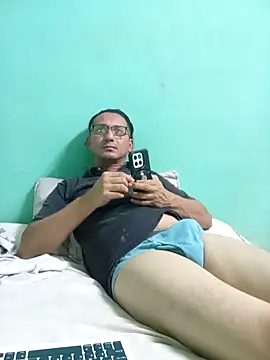 Snapshot of Andresguz35 chatting on 03.19.26 Andresguz35 online show from 03.19.26