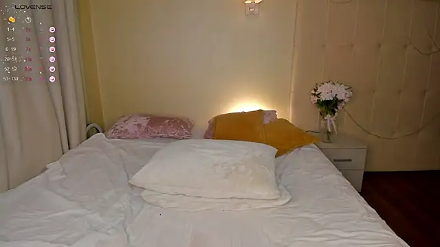 Emma  Leee online show from 02.07.25