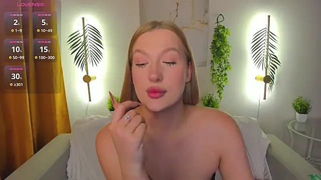 Emma  Leee online show from 11.04.25