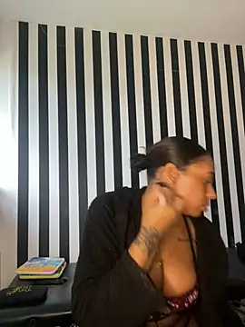 Snapshot of bigbootyjayda chatting on 12.18.24 bigbootyjayda online show from 12.18.24