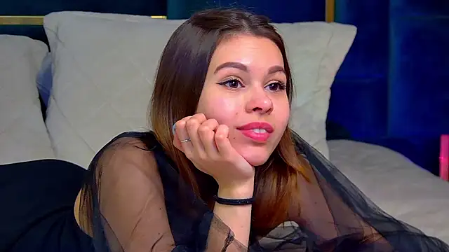 Snapshot of PollyLanders chatting on 02.09.25 PollyLanders online show from 02.09.25