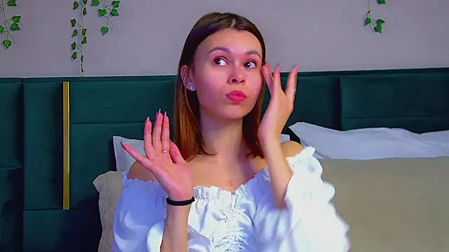 Snapshot of PollyLanders chatting on 03.01.25 PollyLanders online show from 03.01.25