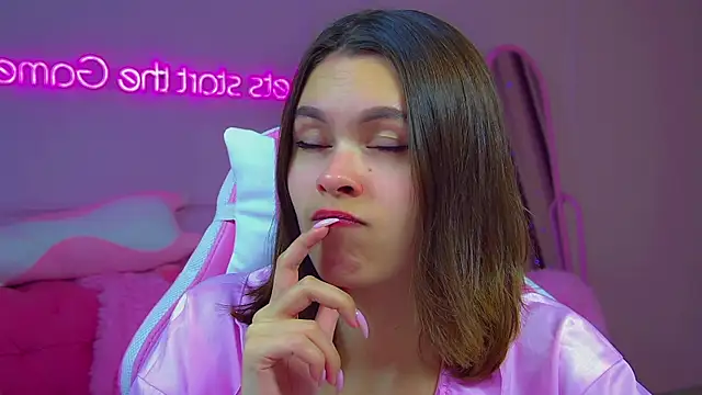 Snapshot of PollyLanders chatting on 10.12.25 PollyLanders online show from 10.12.25