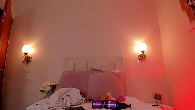 Snapshot of dani_skinny_ chatting on 01.07.25 dani skinny  online show from 01.07.25