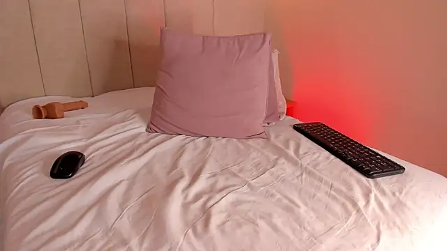 Snapshot of dani_skinny_ chatting on 03.21.25 dani skinny  online show from 03.21.25