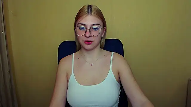 Luna Lush  online show from 01.14.25