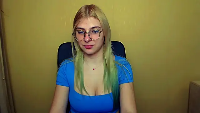 Luna Lush  online show from 01.25.25