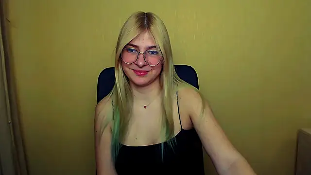 Luna Lush  online show from 02.04.25