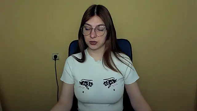 Luna Lush  online show from 04.25.26