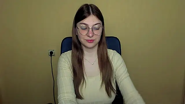 Luna Lush  online show from 04.28.26