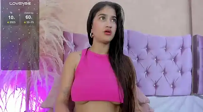 Snapshot of MIIAHERNANDEZ chatting on 01.08.25 MIIAHERNANDEZ online show from 01.08.25