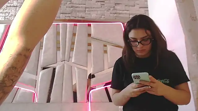 mia and austin online show from 02.13.25