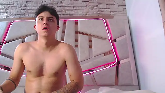 mia and austin online show from 02.15.25