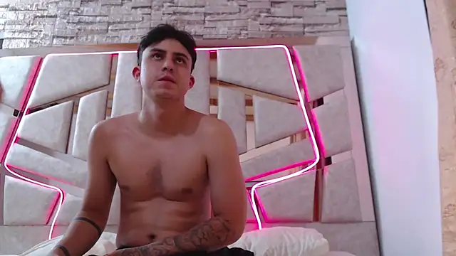 mia and austin online show from 02.21.25