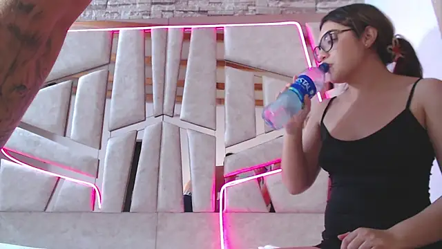 mia and austin online show from 03.16.25