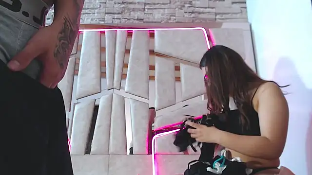 mia and austin online show from 03.22.25