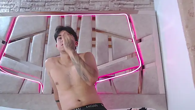 mia and austin online show from 03.23.25