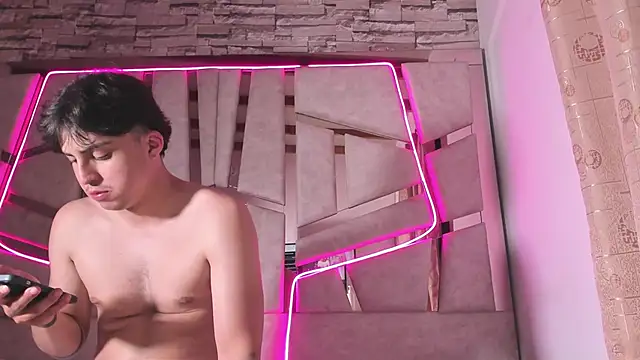 mia and austin online show from 10.04.25