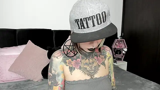 NikkiRamone online show from 01.10.25