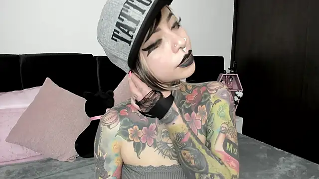 NikkiRamone online show from 01.10.25