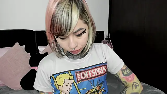 NikkiRamone online show from 01.21.25