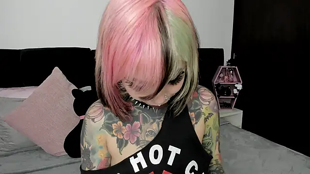 NikkiRamone online show from 02.04.25