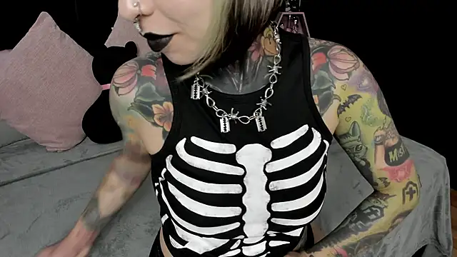 NikkiRamone online show from 02.05.25