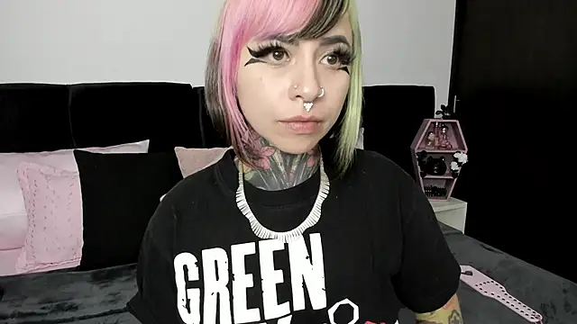 NikkiRamone online show from 02.11.25