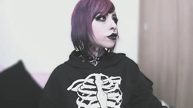 NikkiRamone online show from 09.09.25