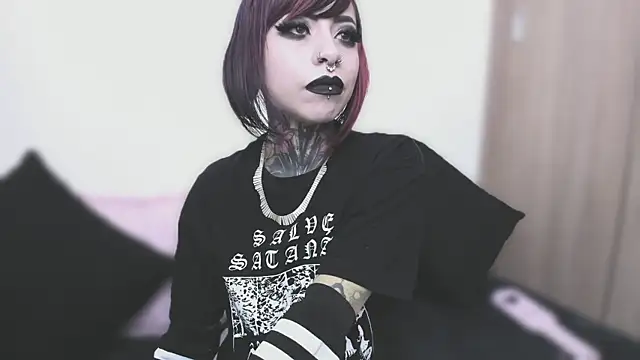 NikkiRamone online show from 09.11.25