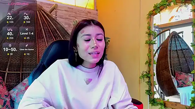 Snapshot of ZaraLim chatting on 12.04.24 ZaraLim online show from 12.04.24