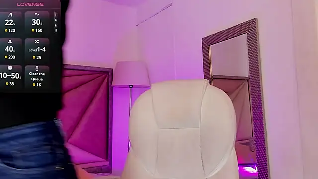 Snapshot of ZaraLim chatting on 12.08.24 ZaraLim online show from 12.08.24