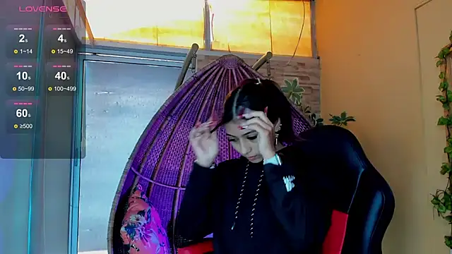 Snapshot of ZaraLim chatting on 12.18.24 ZaraLim online show from 12.18.24