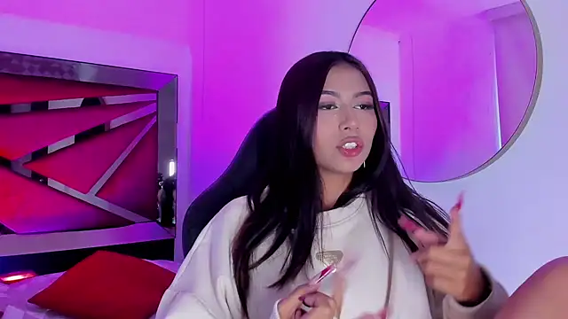 Snapshot of ZaraLim chatting on 12.20.24 ZaraLim online show from 12.20.24