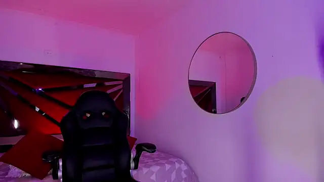 Snapshot of ZaraLim chatting on 01.20.25 ZaraLim online show from 01.20.25