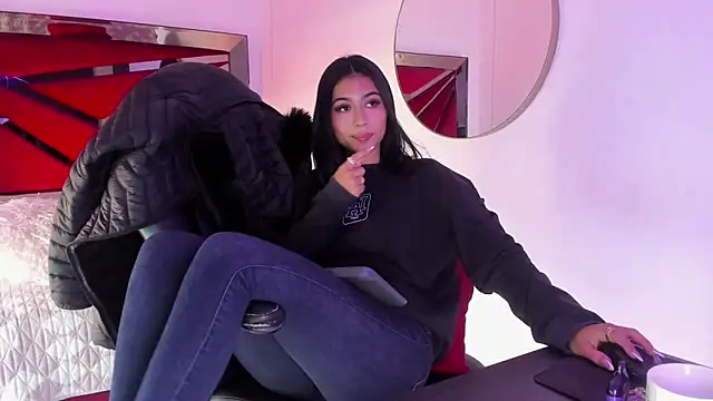 Snapshot of ZaraLim chatting on 01.20.25 ZaraLim online show from 01.20.25