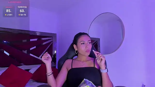 Snapshot of ZaraLim chatting on 01.22.25 ZaraLim online show from 01.22.25