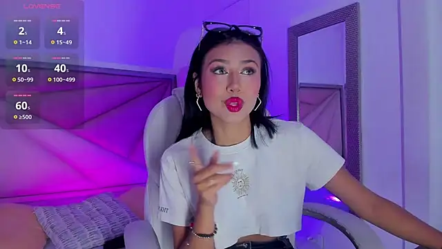 Snapshot of ZaraLim chatting on 01.28.25 ZaraLim online show from 01.28.25