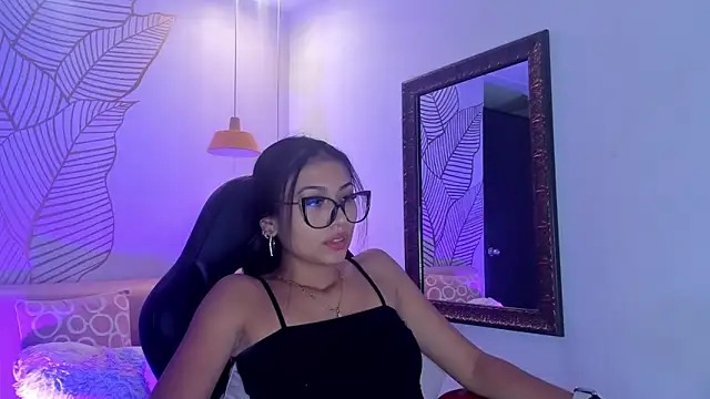 Snapshot of ZaraLim chatting on 02.04.25 ZaraLim online show from 02.04.25